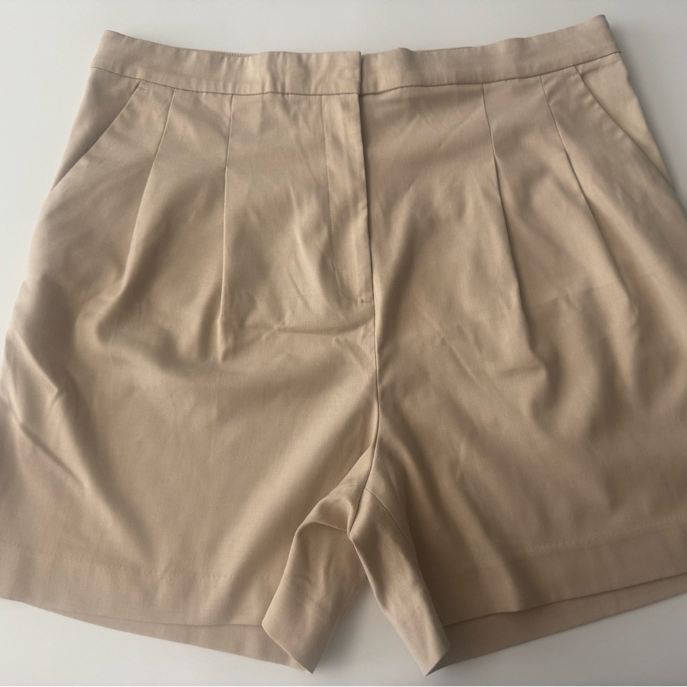 H&M Women’s Pleated Shorts